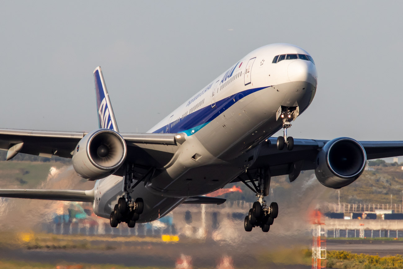 A Tire On A Delta Airplane Exploded During Maintenance Killing 2 Delta Employees In Atlanta